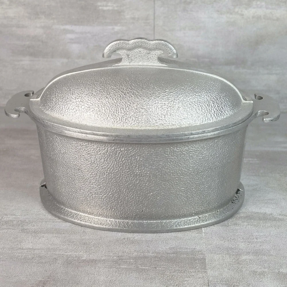 VTG Guardian Service Ware Cast Aluminum Triangle Heart Pot Roaster with Lid